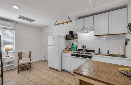 Rincon Heights Apartment | Urban Summer Studio | Walk to UofA & 4th Ave