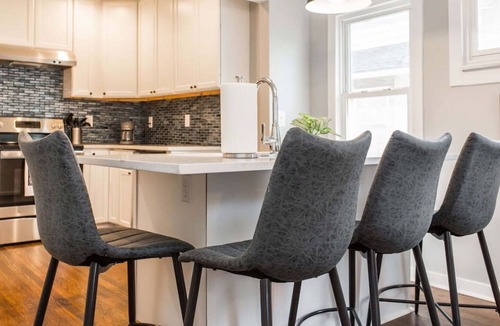 Kansas City Apartment | UrbanCore ✨ 2Story PrivateApt ✨ Mins to Plaza/UMKC