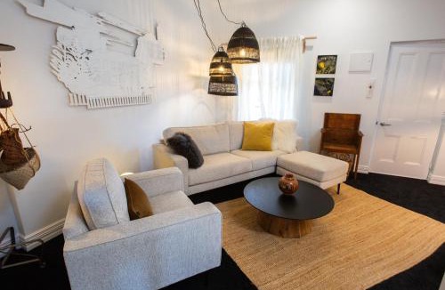 Albany Apartment | Urbane Coastal Escape