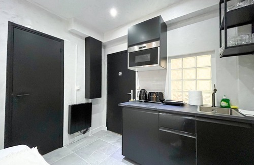 Quartier de la Plaine-de-Monceaux Apartment | UrbanFlat 11 - Studio for 3 next to Champs-Elysees