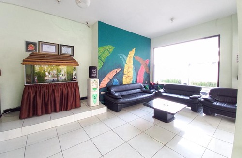 Sidomulyo Hotel | Urbanview Hotel Grand Palem near Alun Alun Batu