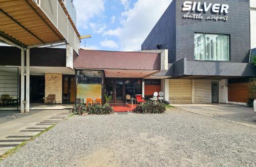 Dinoyo House | Urbanview Java Living Sigura Gura