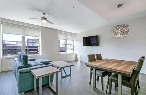 Central Business District Hotel | Hotel ∙ Stunning Condo in the Heart of Downtown New Orleans
