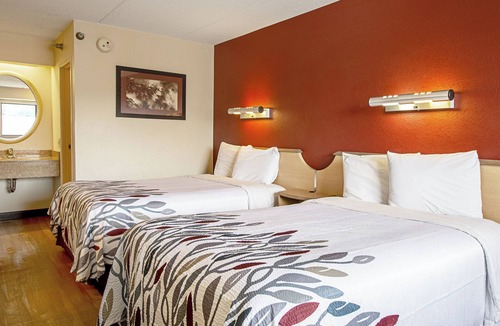 Milford Hotel | Simple, Clean Room Perfect for Budget-Friendly Milford Stays