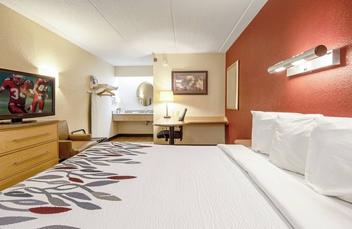 Milford Hotel | Comfortable Stay Perfect for Travelers with Kids and Pets