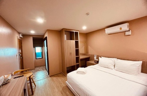 Chanthanimit Hotel | USABAI Riverside Boutique Hotel