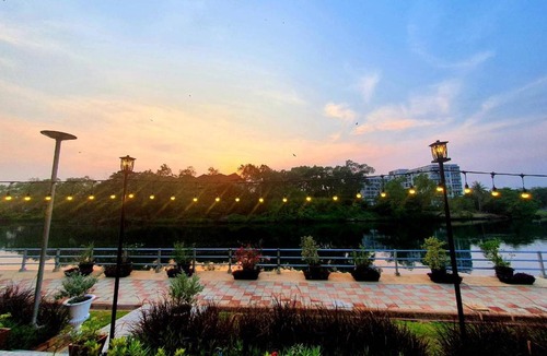 Chanthanimit Hotel | USABAI Riverside Boutique Hotel