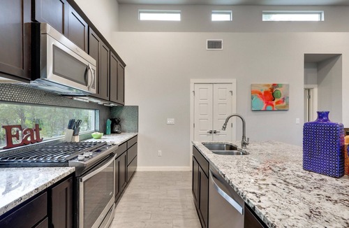 Holly House | UT Football Fave - Mins to Downtown, Rainey St!