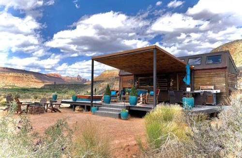 Virgin House | Utah Tiny House for a King Sized Zion Glamping Escape