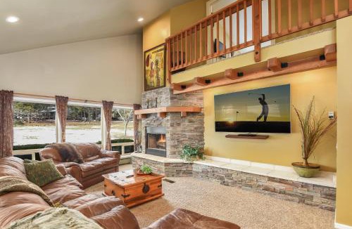 Flagstaff Villa | Utopia End-Unit Townhome On the 18th Hole Pool Table Fun Porch with Great Views