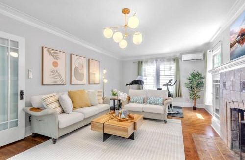 University District House | UW Charming Blue Home WS 97 4 AC Children Hops
