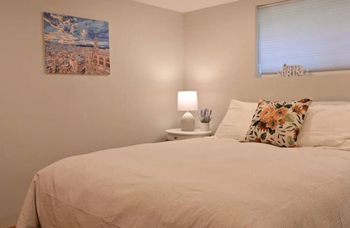Ravenna House | UW Cozy & Quiet Home / Perfect for Family & Group