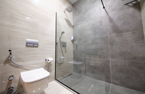 Yomra Hotel | V Center Hotel