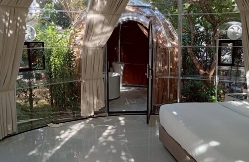 Chom Phon Hotel | V20boutique Jacuzzi Hotel