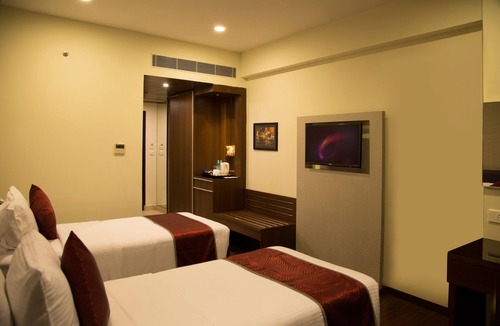 Iyyappanthangal Hotel | V7 Hotel