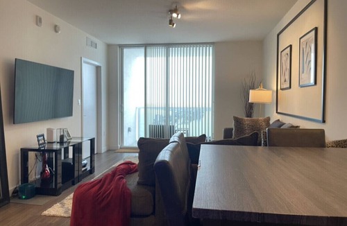Town Square Condo | Vaca Rentalz Ocean & City 2BR/2BA w/Rooftop Pool