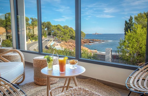 Boulouris-sur-Mer Condo | Vacances sur la Côte d'Azur | Accès Piscine