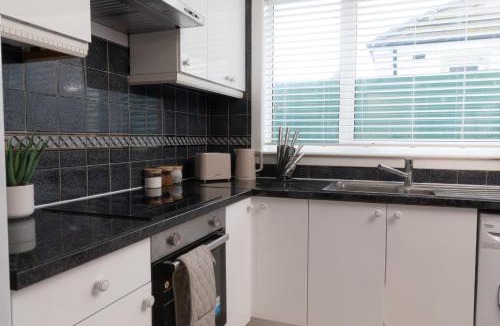 Fintry House | Vacant Nests The Ivy Cottage Wi-Fi Spacious