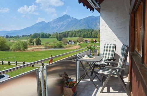 Gmain Apartment | Vacation apartment Anna in the vacation home Bayerisch Gmain, 60 sqm, 1 - 4 persons with 2 bedrooms and balcony