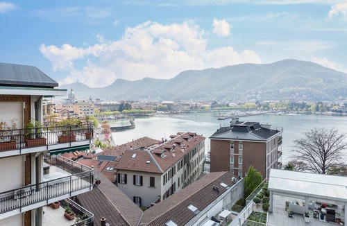 Como Apartment | Vacation Apartment "Central Vista Lago" with Lake View & Private Terrace