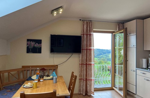 Waldkirchen Apartment | Vacation apartment (85 sqm) with underfloor heating and south-facing balcony