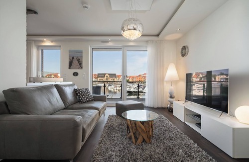 Muritz Apartment | Vacation apartment with water view on the 1st floor of the Hafenresidenz Waren