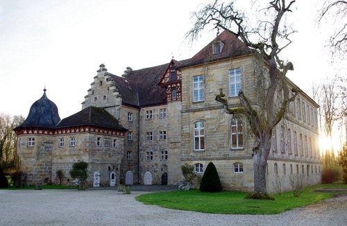 Ebern Apartment | Vacation apartment Dekanshaus in Eyrichshof Castle (63sqm) with two double rooms
