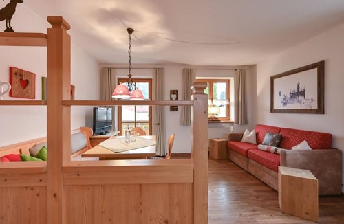 Rofleuten Apartment | Vacation apartment Edelsberg No. 2 on the first floor - Landhaus am Rosenbächle