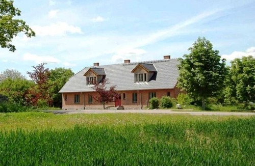Teterow Apartment | Vacation apartment Gänseblümchen - I know a house by the forest.