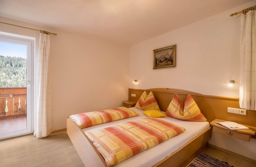 Terento Apartment | Vacation Apartment "Gitschbergblick" close to Skiing & Hiking Areas with Mountain View & Wi-Fi