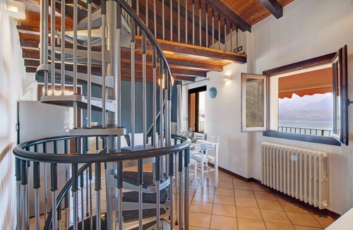 Dongo Apartment | Vacation Apartment in Beautiful Vineyard 'Crotto Palma' with Lake View & Wi-Fi