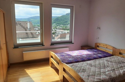 Eberbach Apartment | Vacation apartment in Eberbach with a view of the Neckar - between hiking trails and the old town