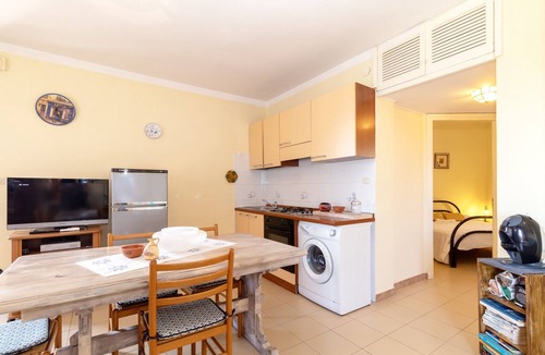 Lu Bagnu Apartment | Vacation Apartment Casa Rita with Balcony & A/C