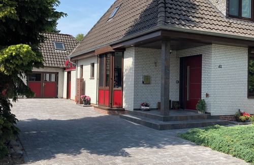 Georgsfeld und Tannenhausen House | Vacation apartment Ostfrieslandsuite with restaurant voucher for every booking!
