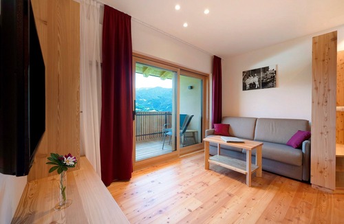 Feldthurns Apartment | Vacation Apartment "Teutenhofer Zwetschge" on the Farm with Mountain View