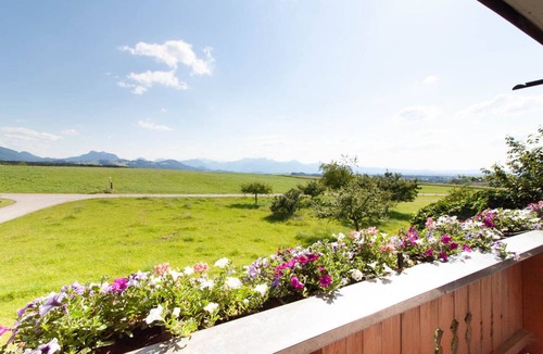 Riedering Apartment | Vacation apartment with south-facing balcony
