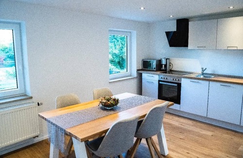 Essing Apartment | Vacation apartment with a direct view of the water