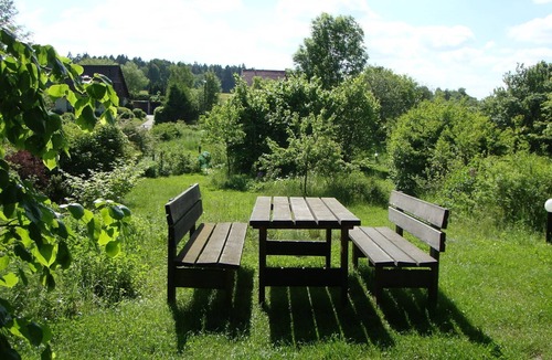 Herzfelde Apartment | Vacation apartment with natural garden on the outskirts of the village. Nearest bathing area and forest edge 500m