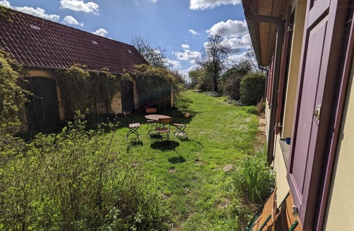 Herzfelde Apartment | Vacation apartment with natural garden on the outskirts of the village. Nearest bathing area and forest edge 500m