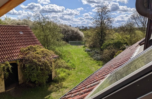 Herzfelde Apartment | Vacation apartment with natural garden on the outskirts of the village. Nearest bathing area and forest edge 500m