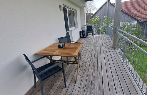Windach Apartment | Vacation apartment with large balcony, 2km west of the Ammersee, in a quiet location.