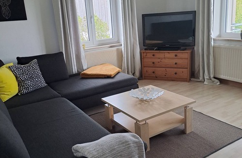 Windach Apartment | Vacation apartment with large balcony, 2km west of the Ammersee, in a quiet location.