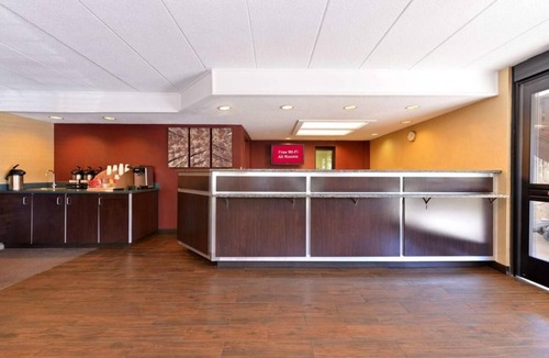 Secaucus House | Vacation Day Is Always A Great Idea! Free Parking and Pet-friendly Property