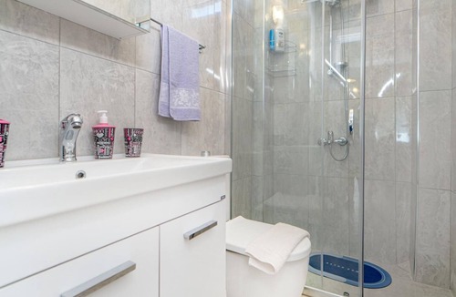 Turgutreis City Center Apartment | Vacation Flat w Balcony 3 min to Beach in Bodrum