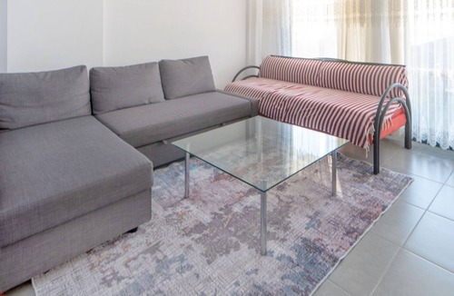 Milas Apartment | Vacation Flat w Pool and Garden in Milas