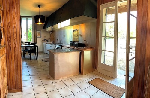 Saint-Andre-de-Cubzac House | Vacation home between vineyards, estuary and ocean