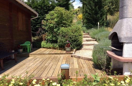 Terrasson-la-Villedieu Ski Chalet | Vacation rentals in Périgord, Quiet air-conditioned chalet, heated swimming pool