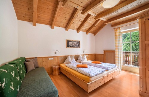 Montechiaro House | Vacation Home 'Ferienhaus Hof am Schloss' with Mountain View, Wi-Fi & Garden