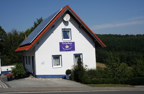 Hasselborn Apartment | Vacation home Auszeit - Holiday apartment south