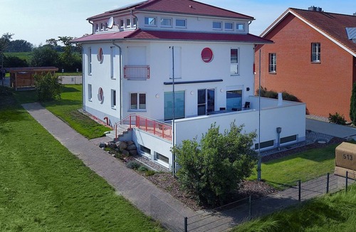 Hohen Wieschendorf House | Vacation home by Interhome